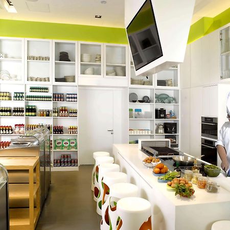 วัน ฟาร์เรอร์ โฮเทล Hotel สิงคโปร์ ภายนอก รูปภาพ The kitchen at the restaurant