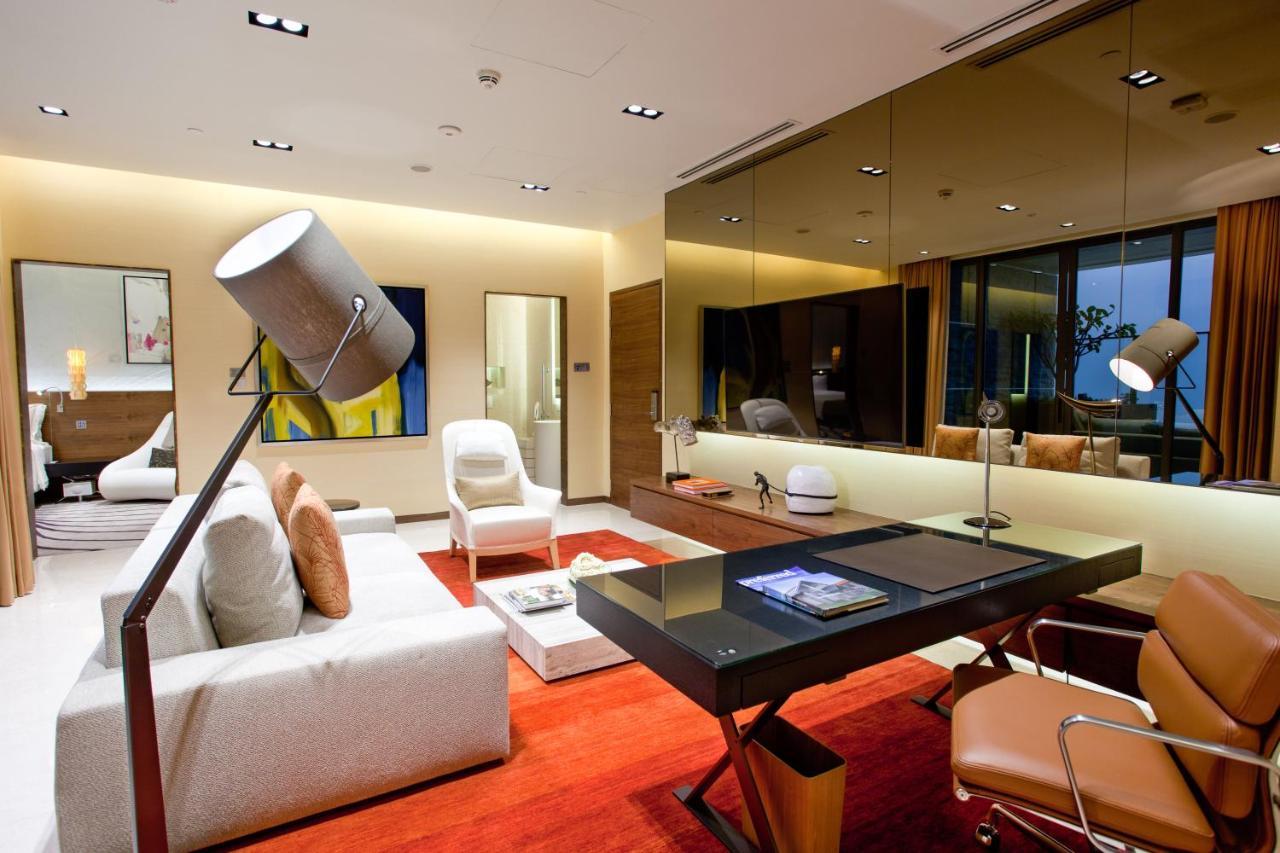 วัน ฟาร์เรอร์ โฮเทล Hotel สิงคโปร์ ภายนอก รูปภาพ The interior of a suite at the Mandarin Oriental, Hong Kong
